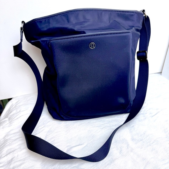 lululemon athletica Handbags - Lululemon Navy Blue All Set Bucket Crossbody Shoulder Bag